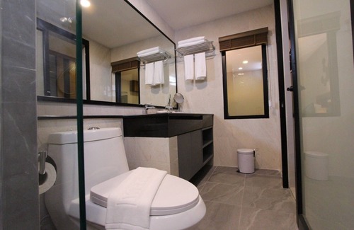 Bang Sao Thong Hotel | The Leisure Hotel
