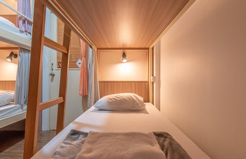Ratchathewi Hostel | The Victory View - Hostel - Adults only