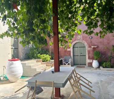 Sternes House | Tholos Cottage