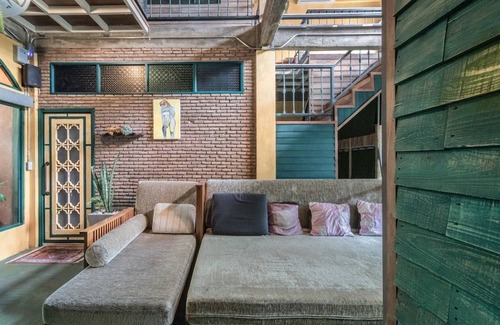 Pom Prap Hostel | Time Sabai 32