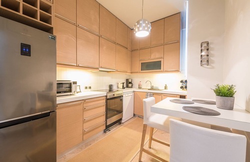 Neos Kosmos Apartment | Traveler's Dream 4 brdm Renovated Penthouse