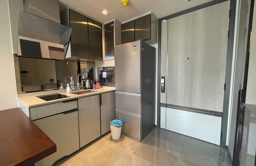 Wattana Apartment | Urban Retreat in Heart of Bangkok - Luxe Condo with AC, WiFi