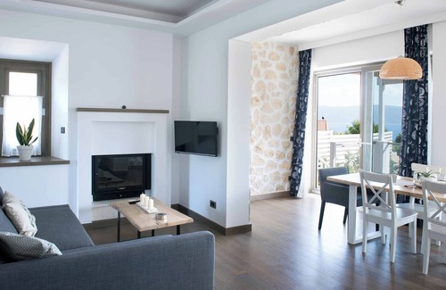 Karavomylos Villa | Villa Lefkiena - Three Bedroom Villa, Sleeps 6