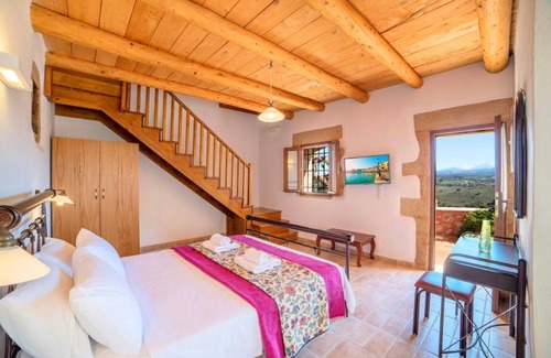 Kastellos House | Villa Veneciana with Heated Pool