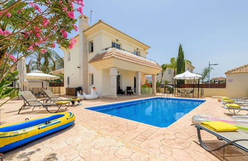 Kapparis Villa | Villas4kids Villa Hanna baby & toddler friendly