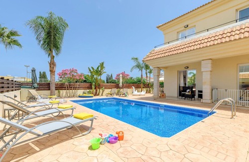Kapparis Villa | Villas4kids Villa Hanna baby & toddler friendly