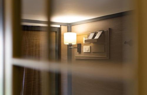 Bang Rak Hostel | Warm Window Silom
