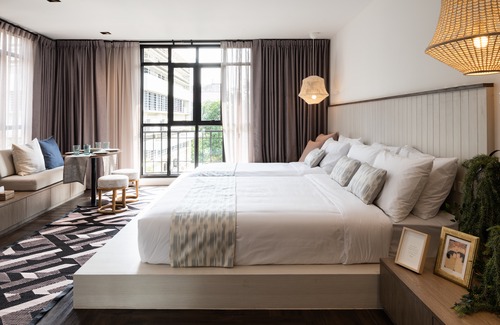 Bang Rak Hotel | Warm Window Silom