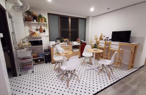Thanon Phaya Thai Hostel | White House Hostel