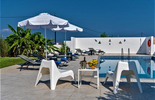 Zipari Villa | Xenos Villa 4 - Luxury Villa With Private Swimming Pool Near The Sea