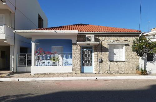 Mesolongi House | ΑΝΑΚΑΙΝΙΣΜΕΝΗ ΜΟΝΟΚΑΤΟΙΚΙΑ στο κέντρο της πόλης με κήπο