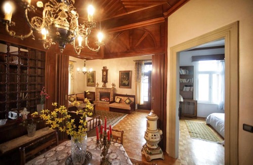 Kastoria House | Διατηρητέο Νεοκλασικό του 1934 με θέα στη λίμνη