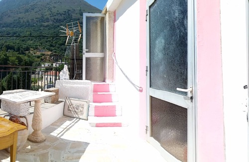 Tourloti House | ΗΡΕΜΙΑ ΗΣΥΧΗ ΔΙΑΒΙΩΣΗ.