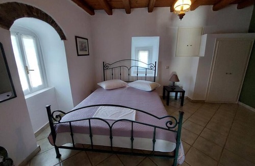 Andros Town House | ΚΑΜΑΡΑ - Παραδοσιακό σπίτι σε αγρόκτημα με θέα
