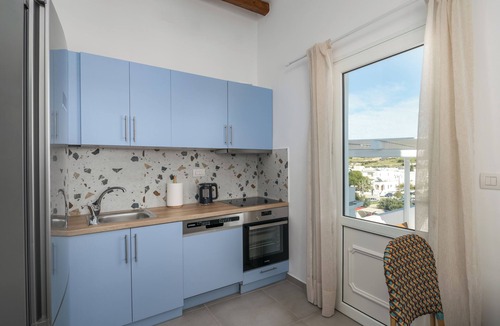 Adamas Apartment | Μπαλκόνι με θέα/Viewtiful balcony
