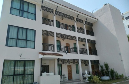 Talat Yai Hotel | ขุนโลหะ K̄hun loh̄a