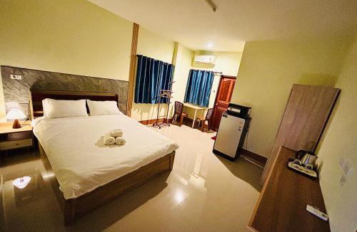 Si Sunthon Hostel | ท่าเรือห้องพัก Tha Ruea hongpak