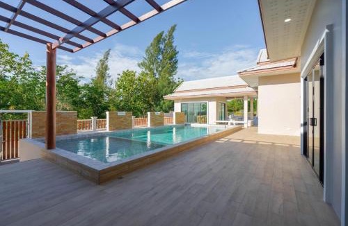 Pak Nam Pran Villa | บ้านครีมครูเมย์ พูลวิลล่า