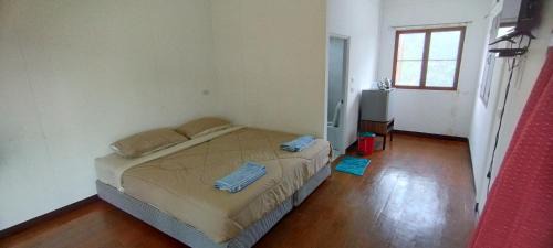 Bung Khong Long House | บ้านตานายาย
