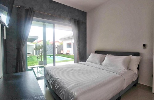Huai Yai Villa | บ้านพักพูลวิลล่าพัทยา-ห้วยใหญ่ 3B Luxury