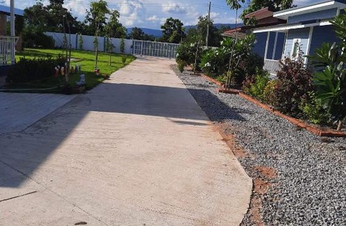 Nong Bua Daeng House | บ้านสวนปลายนา Ban suan pailna