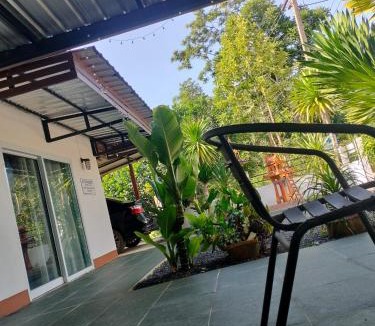 Ban Ta Khun Ski Chalet | บ้านสวนริมทาง