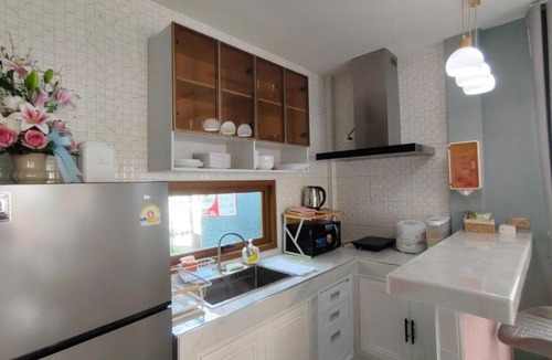 Saen Suk Villa | บ้านออมPool villa บางแสน sin