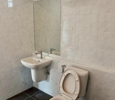 Samut Sakhon Hotel | อิงน้ำ เลควิว
