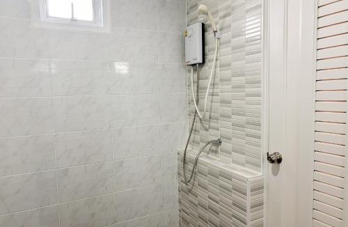Samut Sakhon Hotel | อิงน้ำ เลควิว