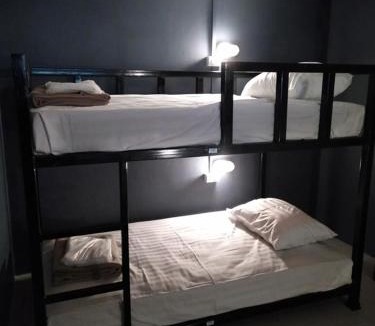 Tha Sut Hostel | เบดเคบินส์ แม่ฟ้าหลวง