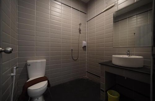 Nong Chaeng Hotel | โรงแรมทูมอร์โรว์แลนด์ อมตะนคร
