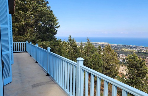 Karsiyaka Cottage | 1 bedroom guesthouse with incredible views!