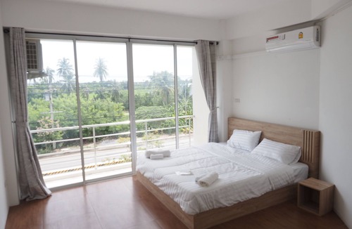 Nakhon Chai Si Hotel | 115 Townhouse