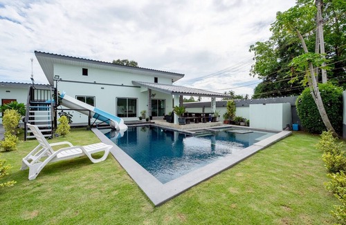 Pong Villa | 12 BR Blue Lake Residences Pattaya - Mabprachan Lake