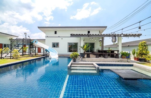 Pong Villa | 12 BR Pool Villa Near Mabprachan Lake Pattaya
