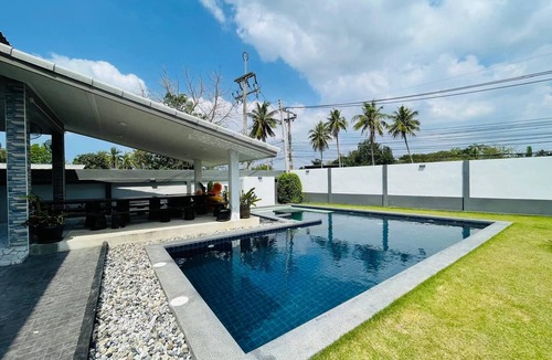 Pong Villa | 12 BR Pool Villa Near Mabprachan Lake Pattaya
