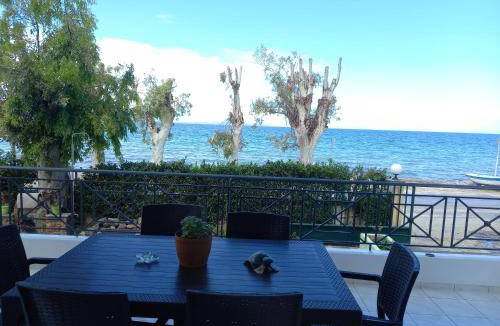 Patras House | 120 m² House ∙ 3 bedrooms ∙ 5 guests