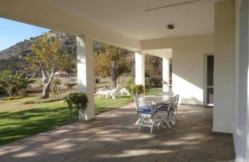 Larissos Villa | 120 m² Villa ∙ 2 bedrooms ∙ 7 guests