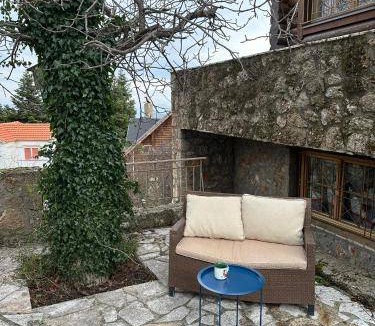 Mesaia Trikala Ski Chalet | 125 m² Chalet ∙ 4 bedrooms ∙ 7 guests