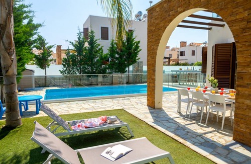 Ayia Thekla Villa | 140 m² Villa ∙ 3 bedrooms ∙ 8 guests