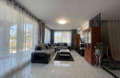 San Pa Thong House | 1600 m² House ∙ 4 bedrooms ∙ 20 guests