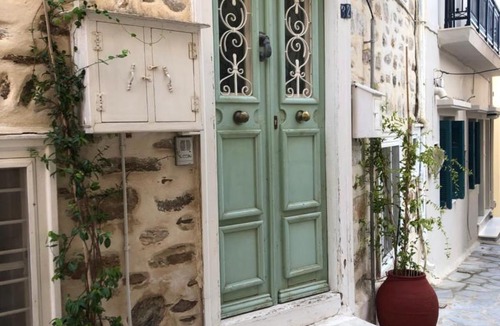Ermoupoli Apartment | 1872 - Agnes, Cozy stony apartment with balcony