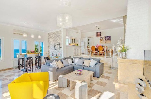 Kini House | 190 m² House ∙ 5 bedrooms ∙ 10 guests