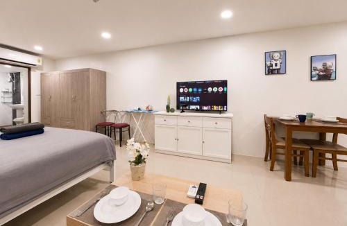 Silom Apartment | 1BR 50sqm Sleeps 4 Near BTS & Nightlife