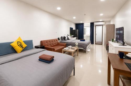Silom Apartment | 1BR 50sqm Sleeps 4 Near BTS & Nightlife