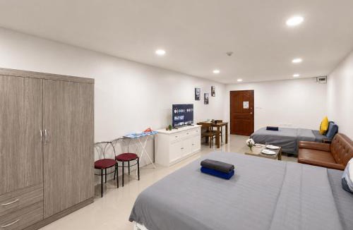 Silom Apartment | 1BR 50sqm Sleeps 4 Near BTS & Nightlife