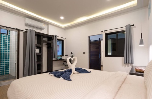 Ko Lanta Apartment | 2 Bedroom penthouse apt. in Long Beach with Seaview