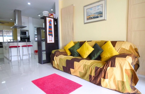 Kamala House | 2 Bedroom Pool villa, walk to beach, restaurants & 7Eleven