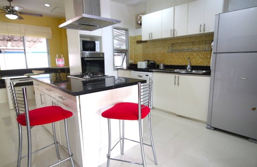 Kamala House | 2 Bedroom Pool villa, walk to beach, restaurants & 7Eleven