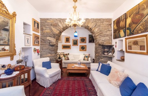 Tinos House | 200 m² House ∙ 5 bedrooms ∙ 8 guests